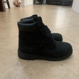 ALL BLACK TIMBERLAND BOOTS